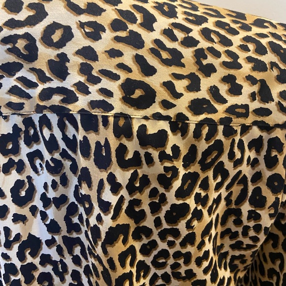 Animal print no iron Foxcroft shirt in size 6 - Picture 6 of 8